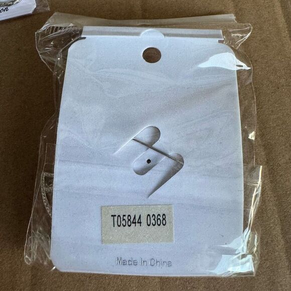 Set of crystal earrings and brooch NWT - Picture 4 of 5